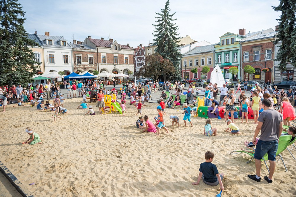Plaża na krośnieńskim rynku 2014 fot. Łukasz Jaracz