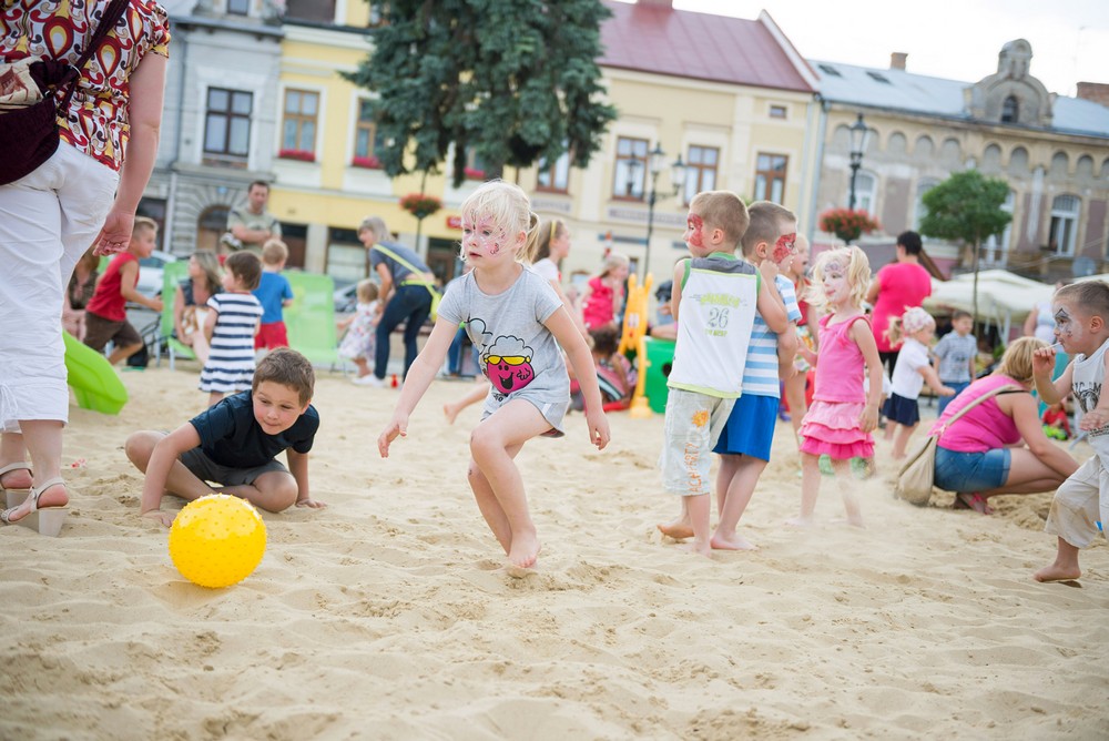 Plaża na krośnieńskim rynku 2014 fot. Łukasz Jaracz