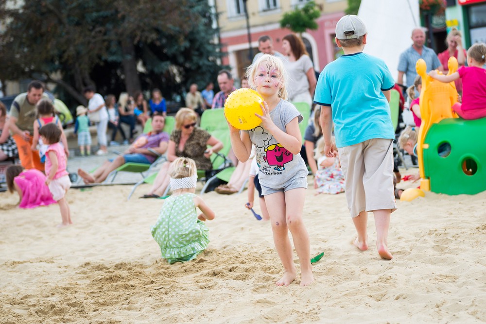Plaża na krośnieńskim rynku 2014 fot. Łukasz Jaracz