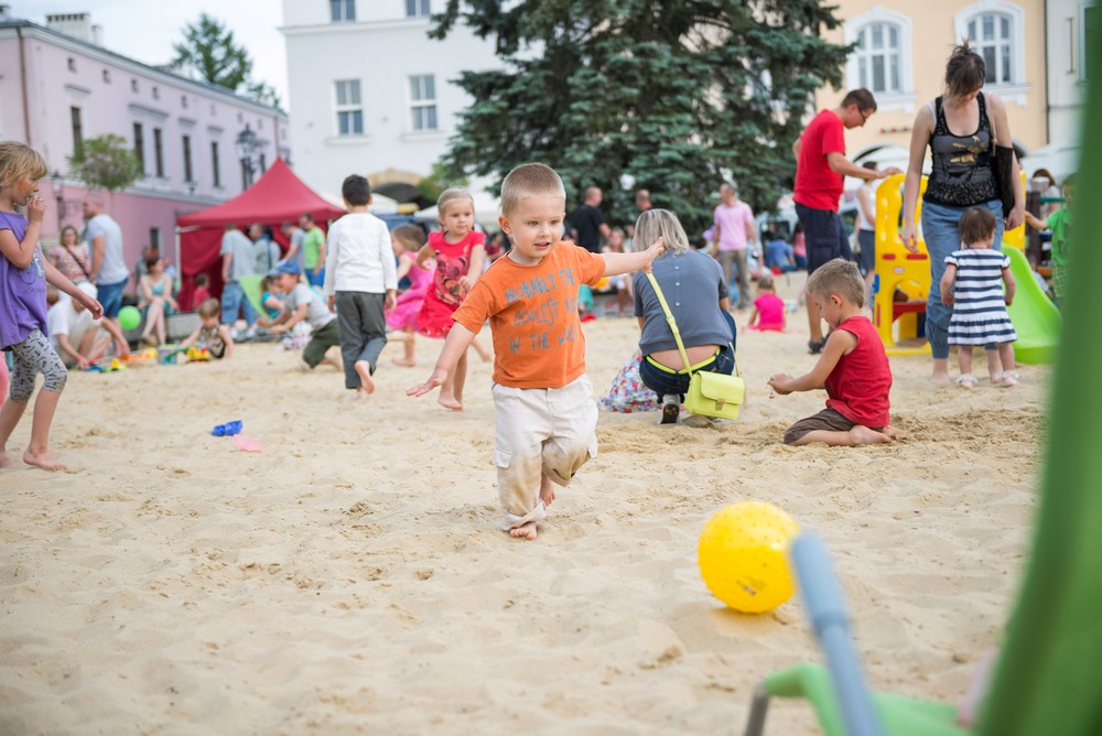 Plaża na krośnieńskim rynku 2014 fot. Łukasz Jaracz