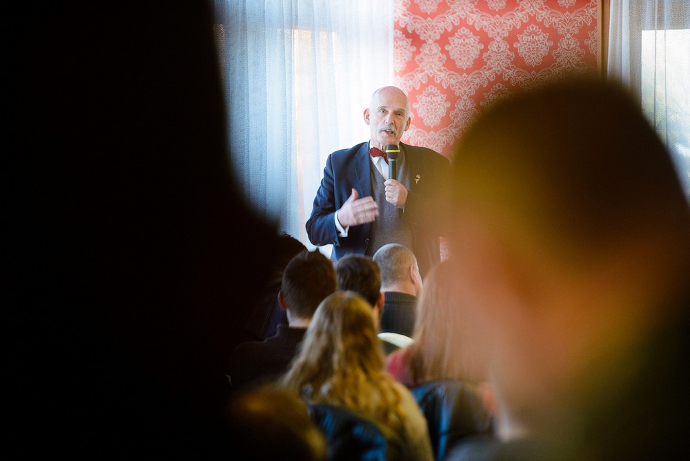 Janusz Korwin-Mikke odwiedził "Miasto Szkła". Fot. Łukasz Jaracz