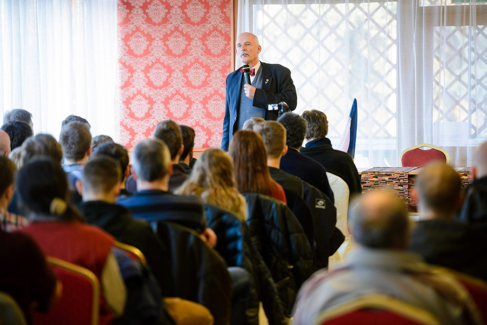 Janusz Korwin-Mikke odwiedził "Miasto Szkła". Fot. Łukasz Jaracz