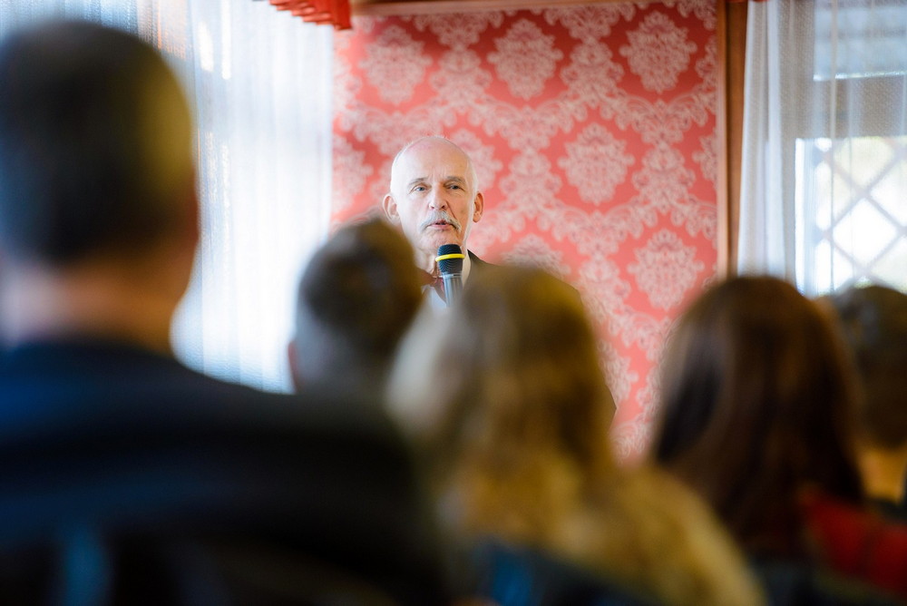 Janusz Korwin-Mikke odwiedził "Miasto Szkła". Fot. Łukasz Jaracz