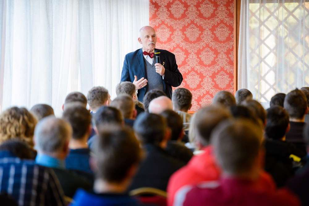 Janusz Korwin-Mikke odwiedził "Miasto Szkła". Fot. Łukasz Jaracz
