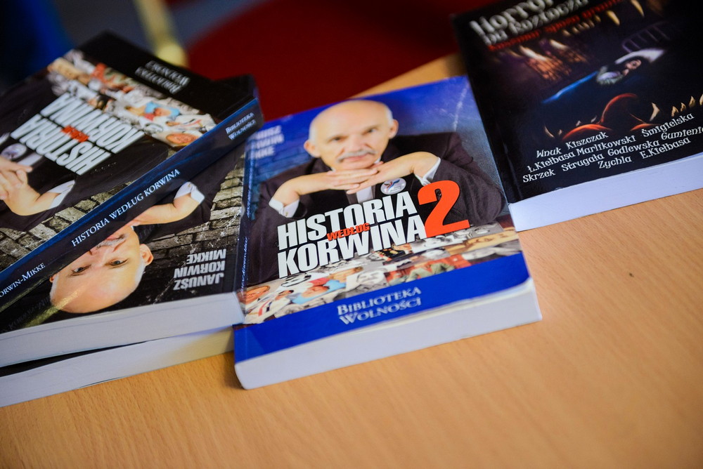 Janusz Korwin-Mikke odwiedził "Miasto Szkła". Fot. Łukasz Jaracz