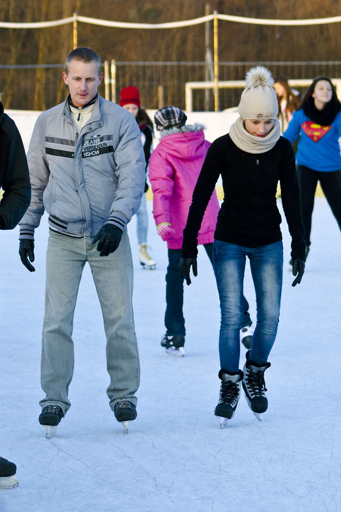Białe szaleństwo na krośnieńskim lodzie. Fot. Karol Słomka
