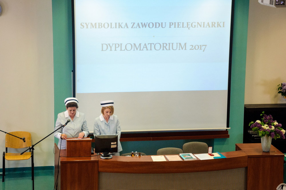 Wręczenie dyplomów pielęgniarstwa. Fot. Piotr Dymiński