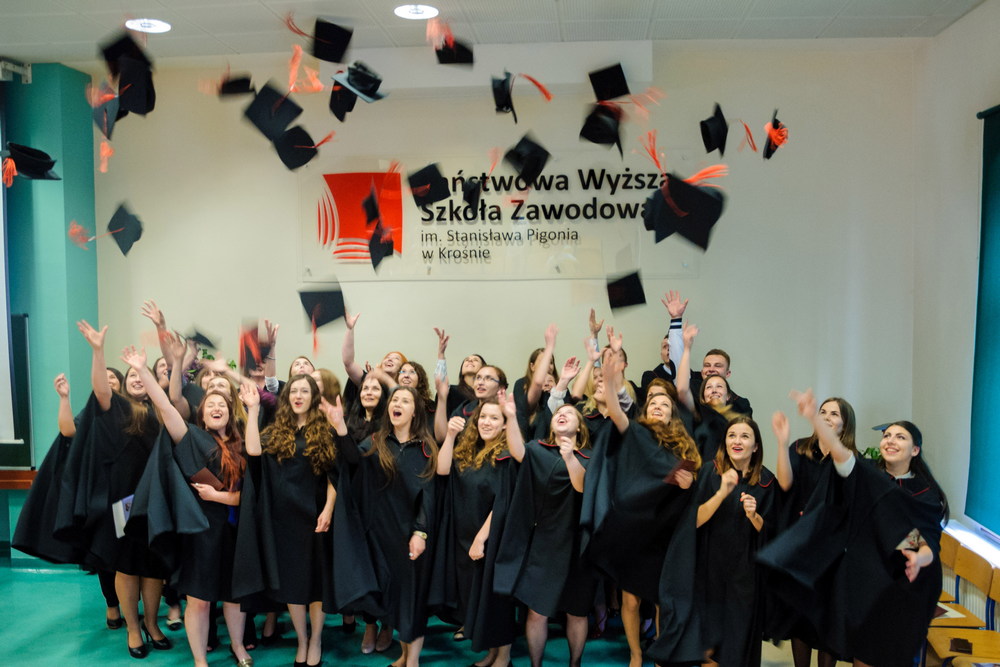 Wręczenie dyplomów pielęgniarstwa. Fot. Piotr Dymiński