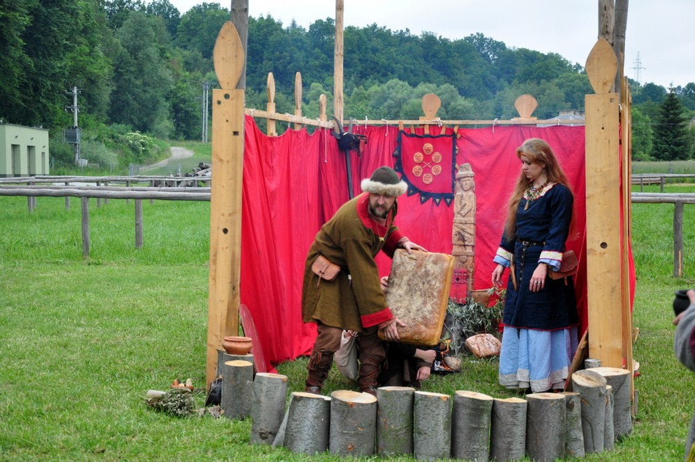 Starożytni Podróżnicy w Karpackiej Troi. Fot. Piotr Dymiński