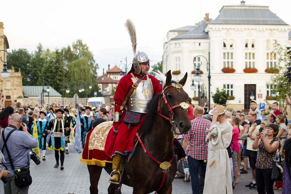 Jan Kazimierz przybywa do Krosna. Fot. Karol Słomka