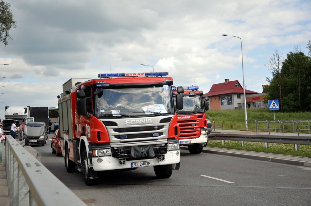 Karambol na DK28. Fot. Piotr Dymiński