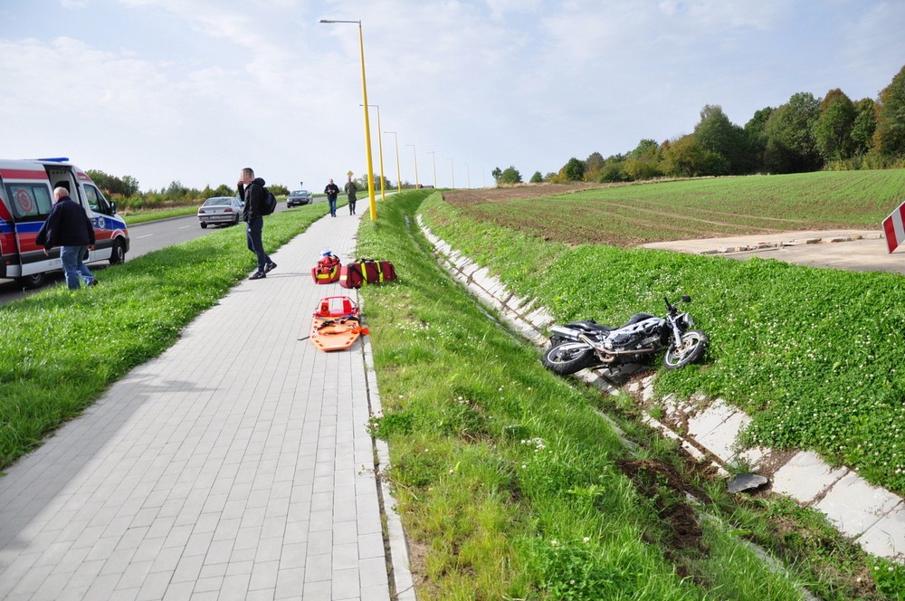 Wypadek: motocyklista wjechał do rowu